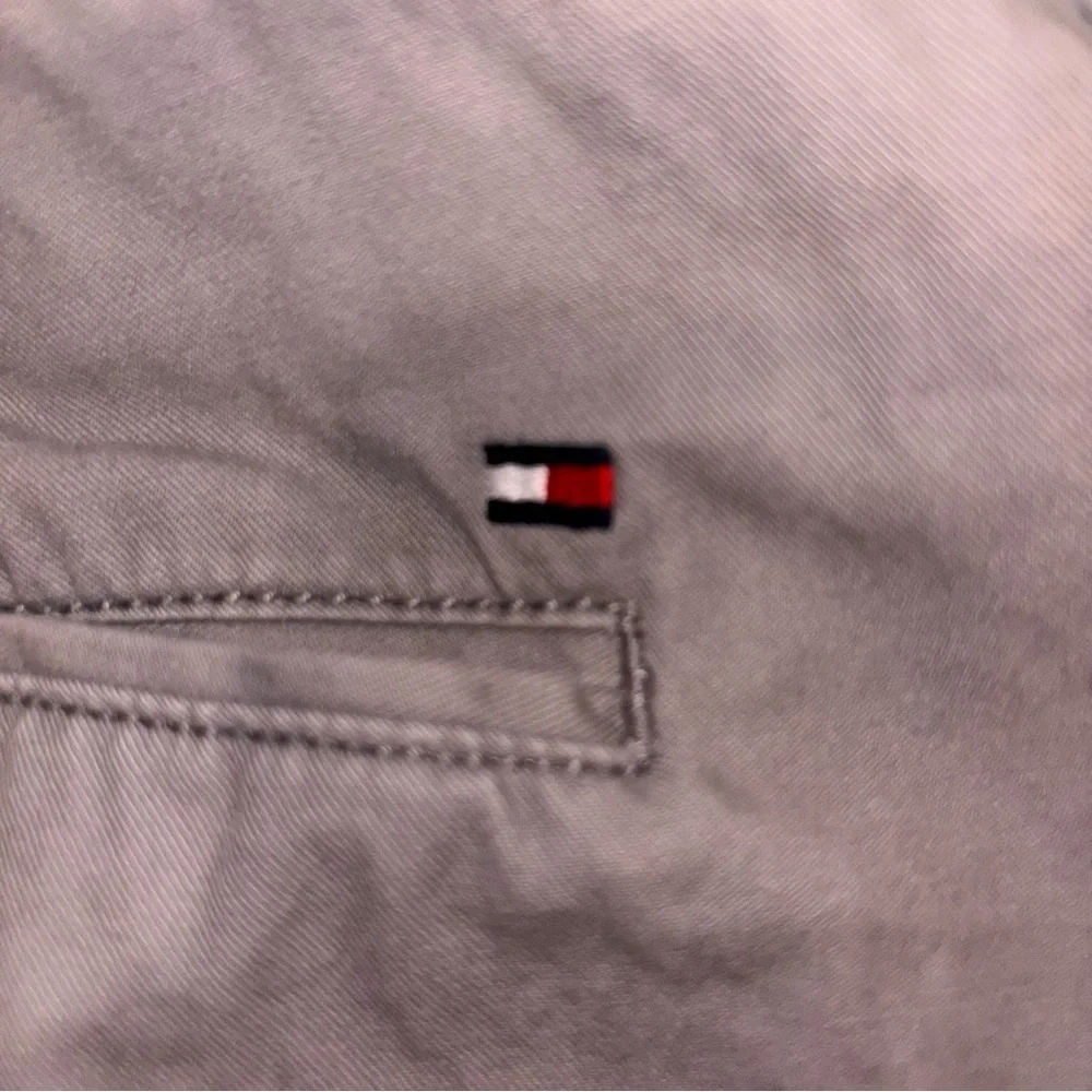 Tommy Hilfiger Custom Fit Gray Chino Pants Mens 32x32 Cotton Flat Front
